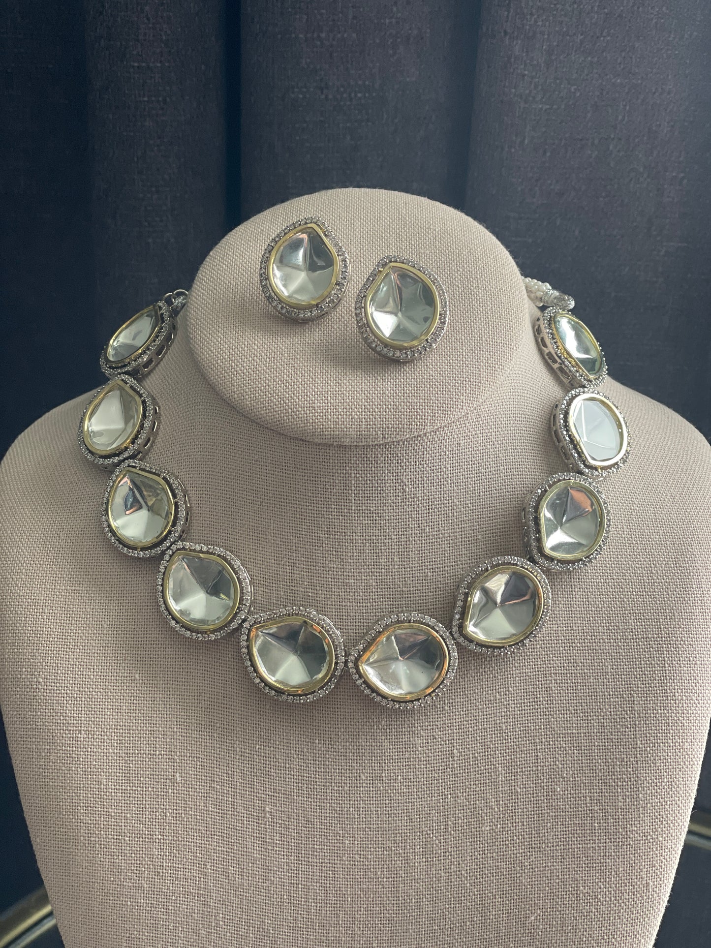 LAILA Uncut Kundan Necklace set