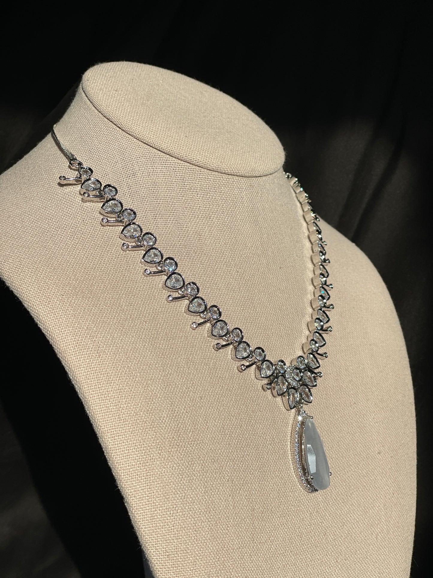 SHAHEEN American Diamond Necklace Set - Grey