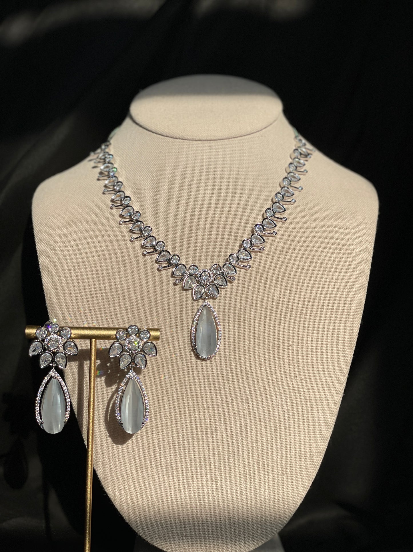 SHAHEEN American Diamond Necklace Set - Grey