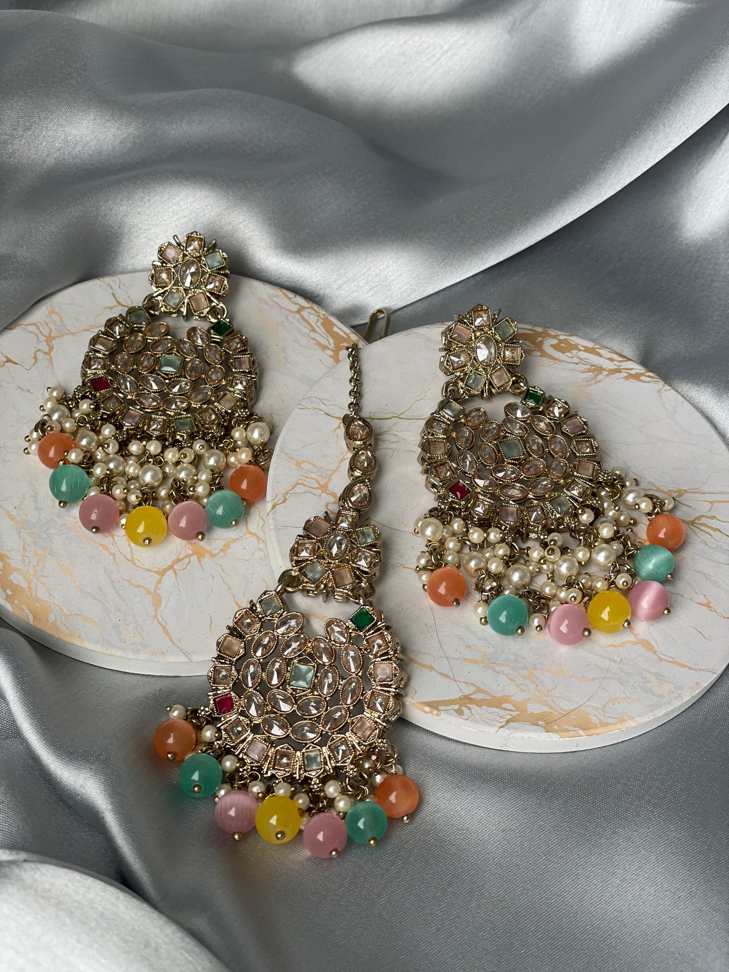 TARAN - Earrings and Tikka Polki set in Multicolor