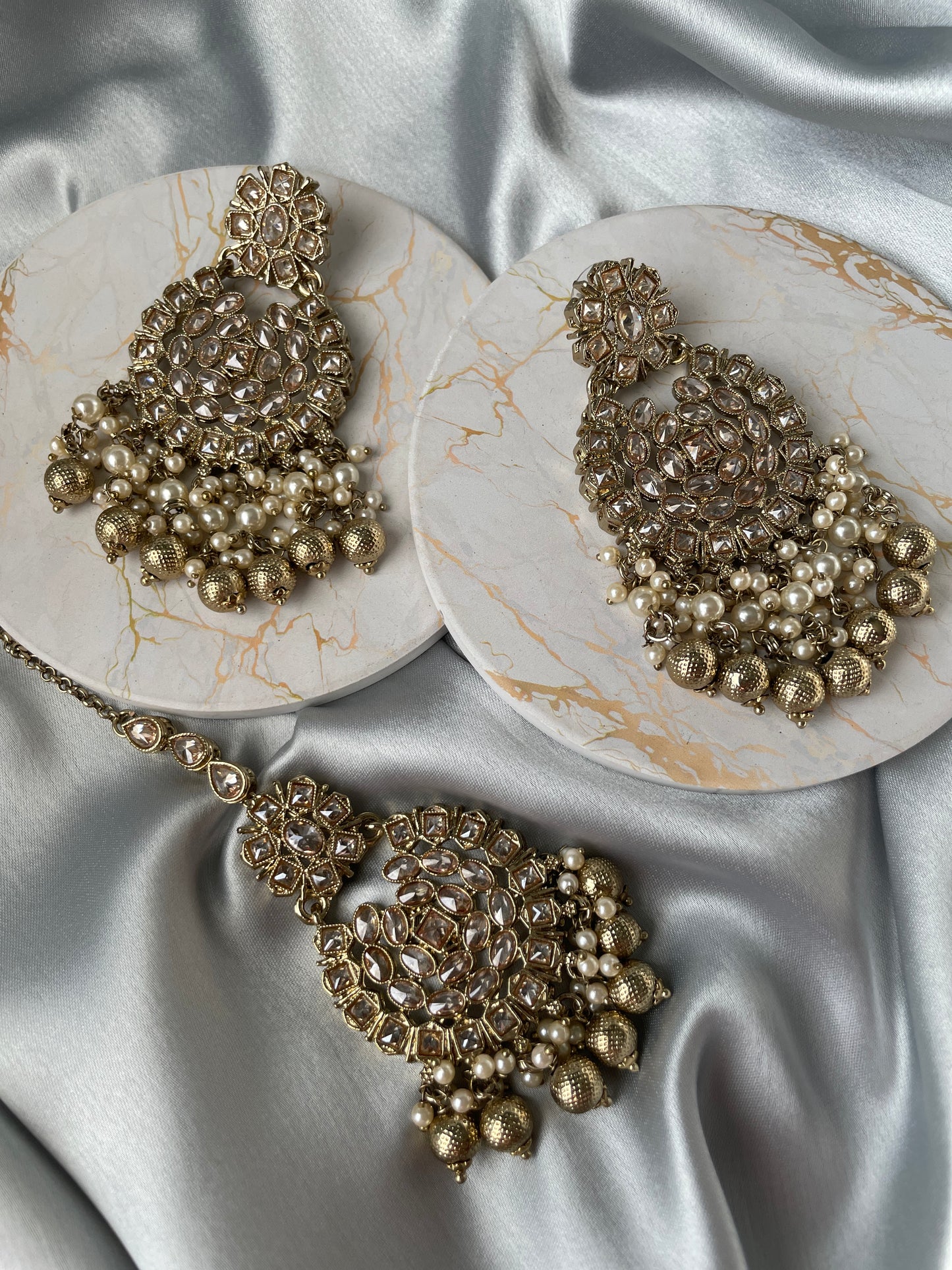 TARAN - Earrings and Tikka Polki set in gold