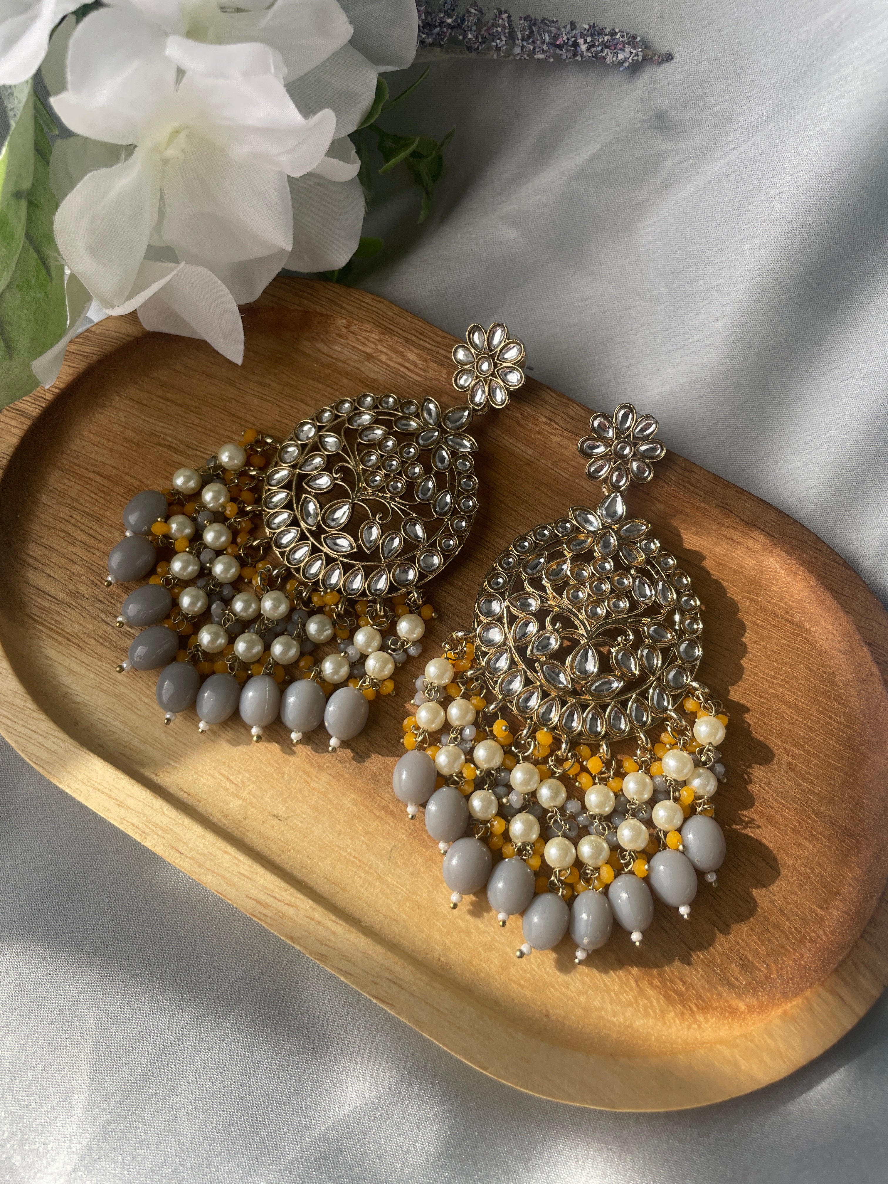 Grey earrings deals with maang tikka