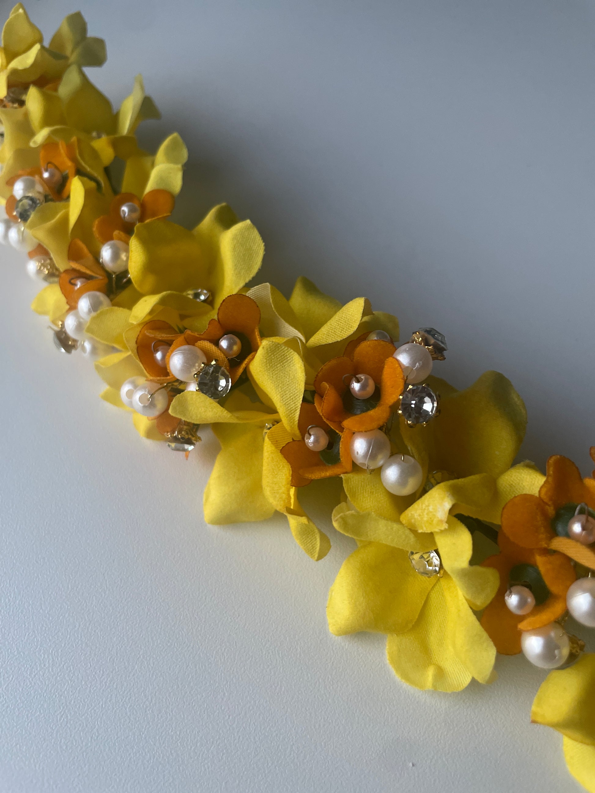 SUNSPRITE - artificial flowers hair accessory (veni/tiara) - HOUSE OF SAANVI