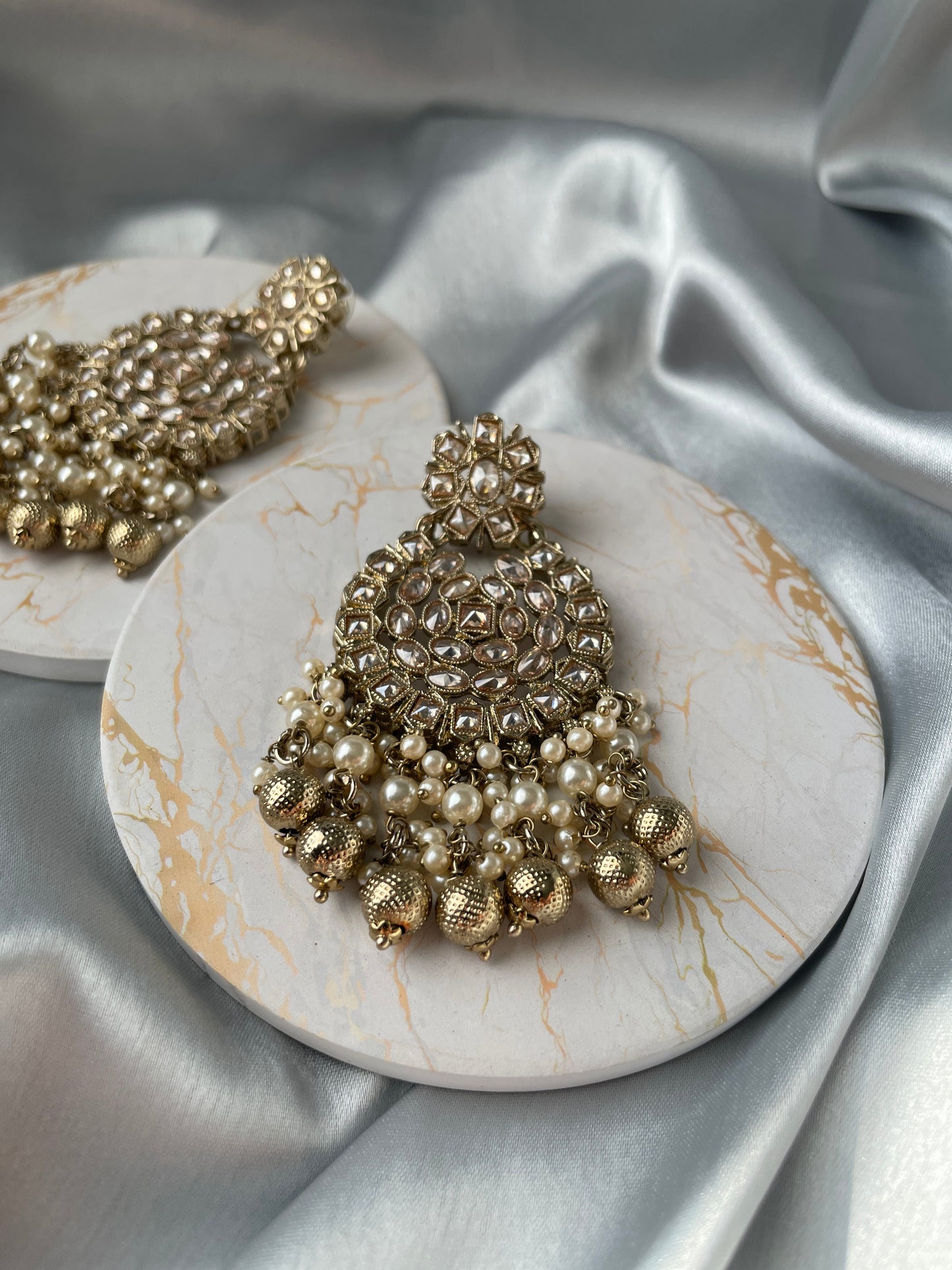 TARAN - Earrings and Tikka Polki set in gold