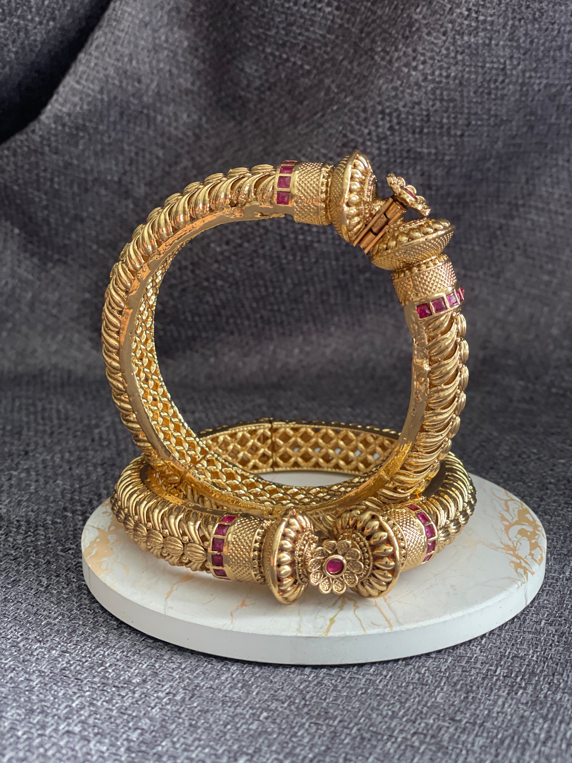 ELAKSHI 2.0 - Gold plated Temple style openable Kada/Bangles - HOUSE OF SAANVI